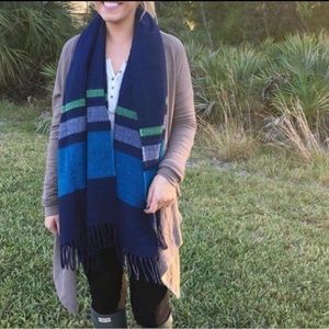NAVY PRINT SCARF WITH FRINGE BOTTOMS